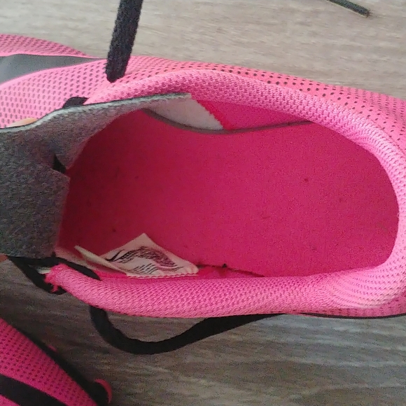 Nike soccer cleats Big Girl/ youth size 5.5Y - Picture 7 of 7